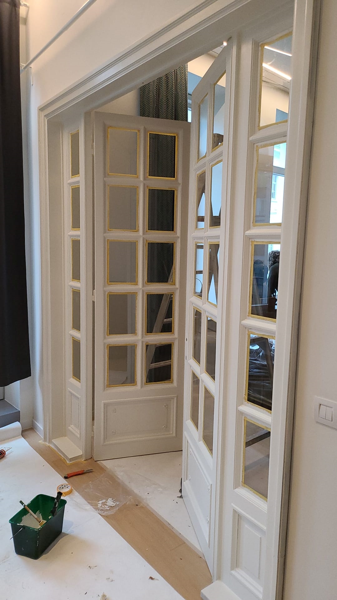 Schuren en schilderen van 4-voudige deur